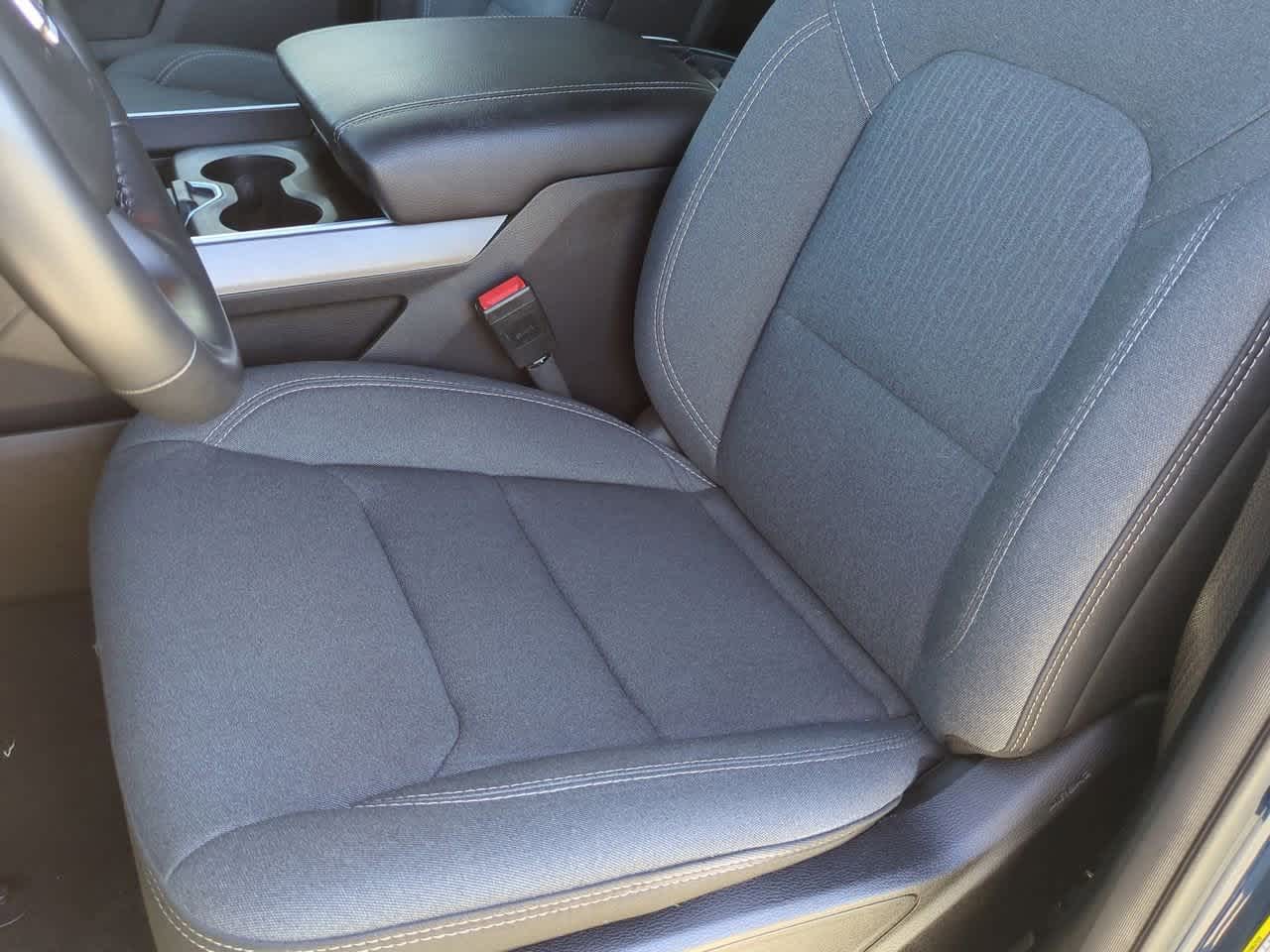 2022 RAM 1500 Big Horn Cabina Doble 4x4 Caja de 5'7''