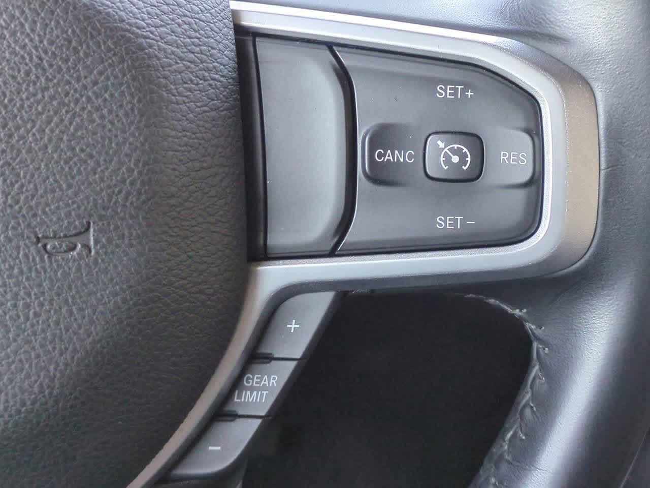 2022 RAM 1500 Big Horn Cabina Doble 4x4 Caja de 5'7''