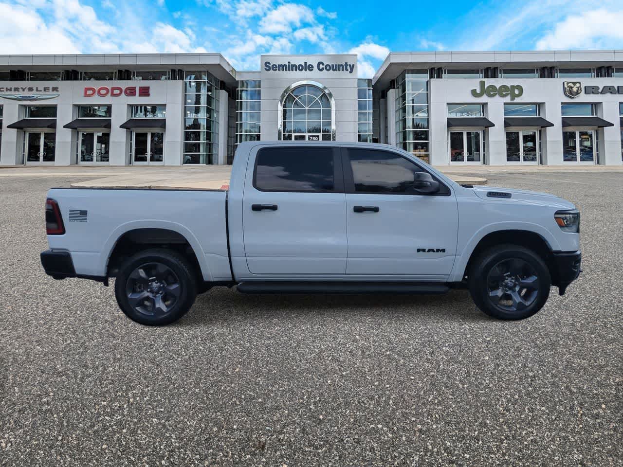 RAM 1500 Big Horn de 2023, cabina doble, tracción 4x4, caja de 1,70 m