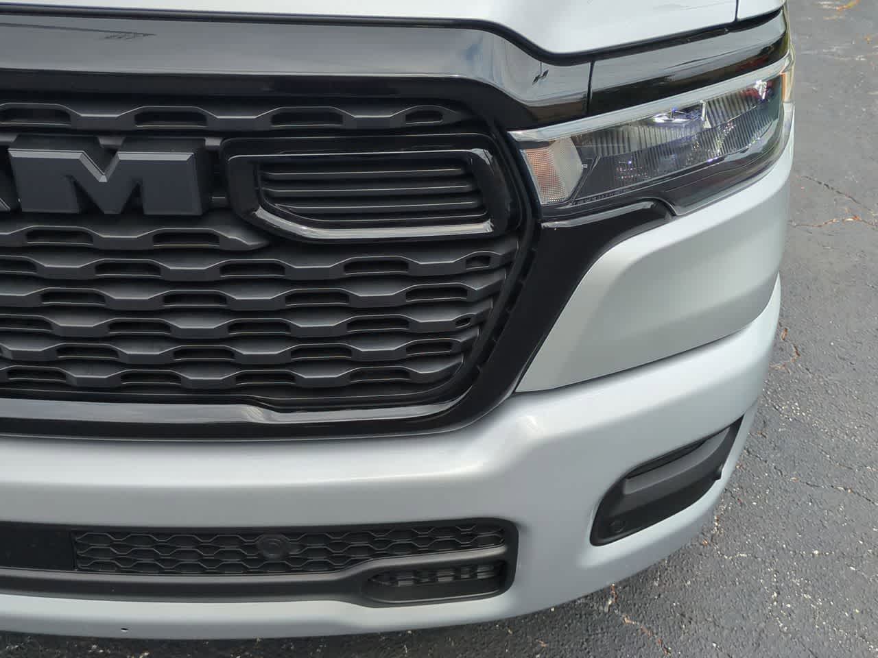 2026 RAM Ram 1500 RAM 1500 EXPRESS CREW CAB 4X4 5'7' BOX