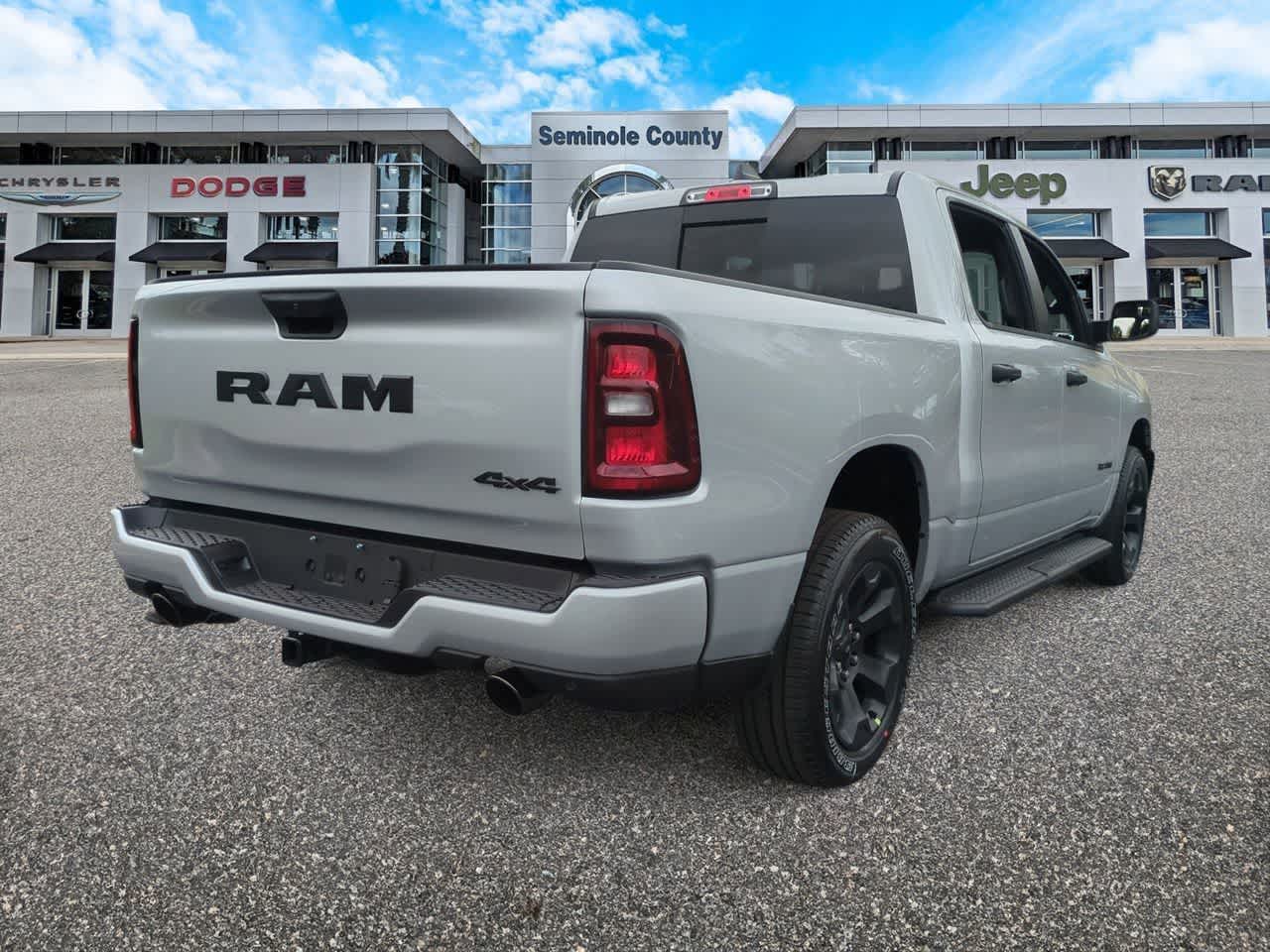 2026 RAM Ram 1500 RAM 1500 EXPRESS CREW CAB 4X4 5'7' BOX