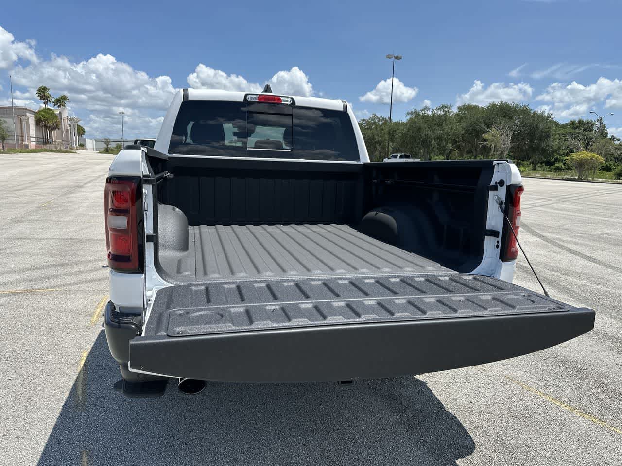 RAM 1500 del 2026, RAM 1500 TRADESMAN, cabina doble, 4x4, caja de 1,70 m