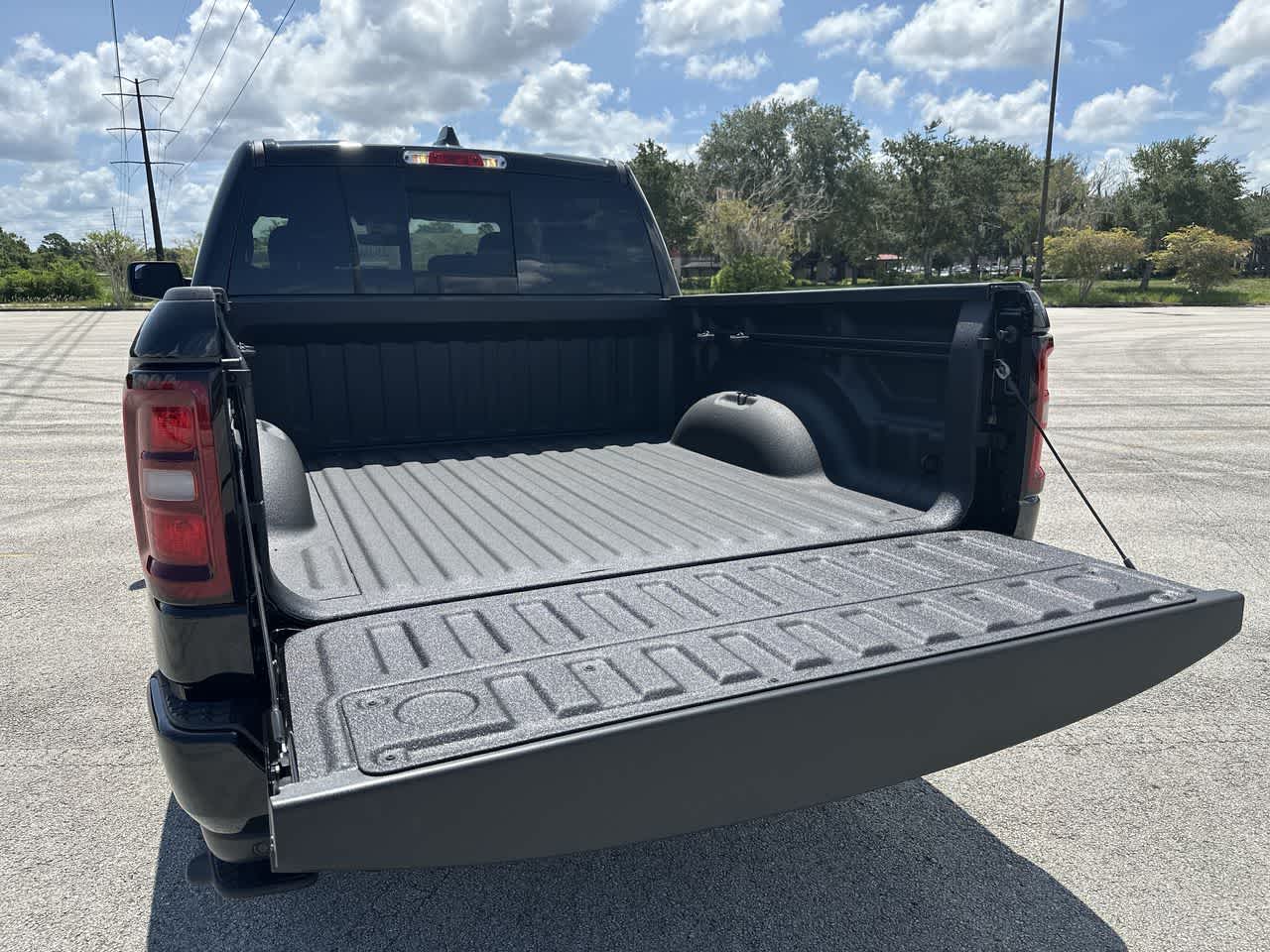 2026 RAM Ram 1500 RAM 1500 EXPRESS CREW CAB 4X4 5'7' BOX