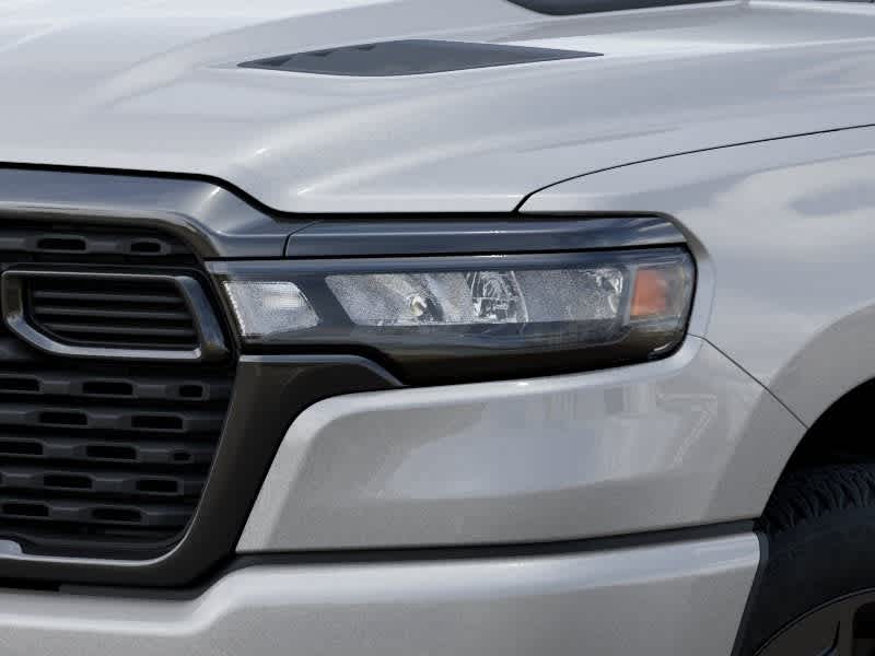 RAM 1500 de 2026, RAM 1500 EXPRESS, cabina doble, 4x4, caja de 5'7'