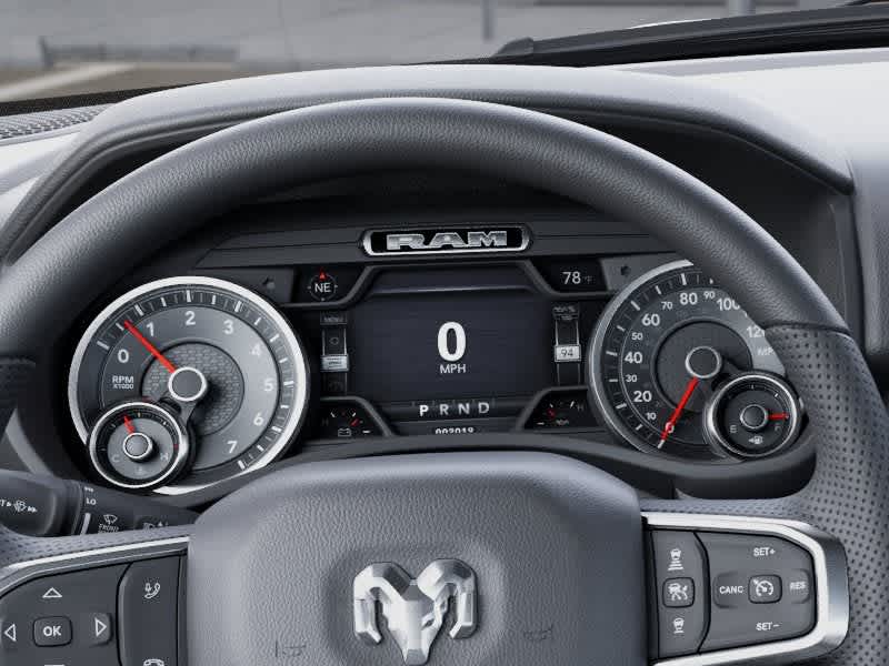 RAM 1500 WARLOCK de 2026, cabina doble, tracción 4x4 y caja de 1,70 m