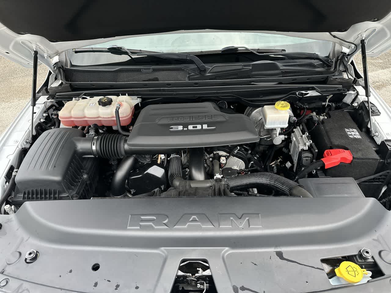 RAM 1500 Limited Crew Cab 4x4 5'7' Caja 2020