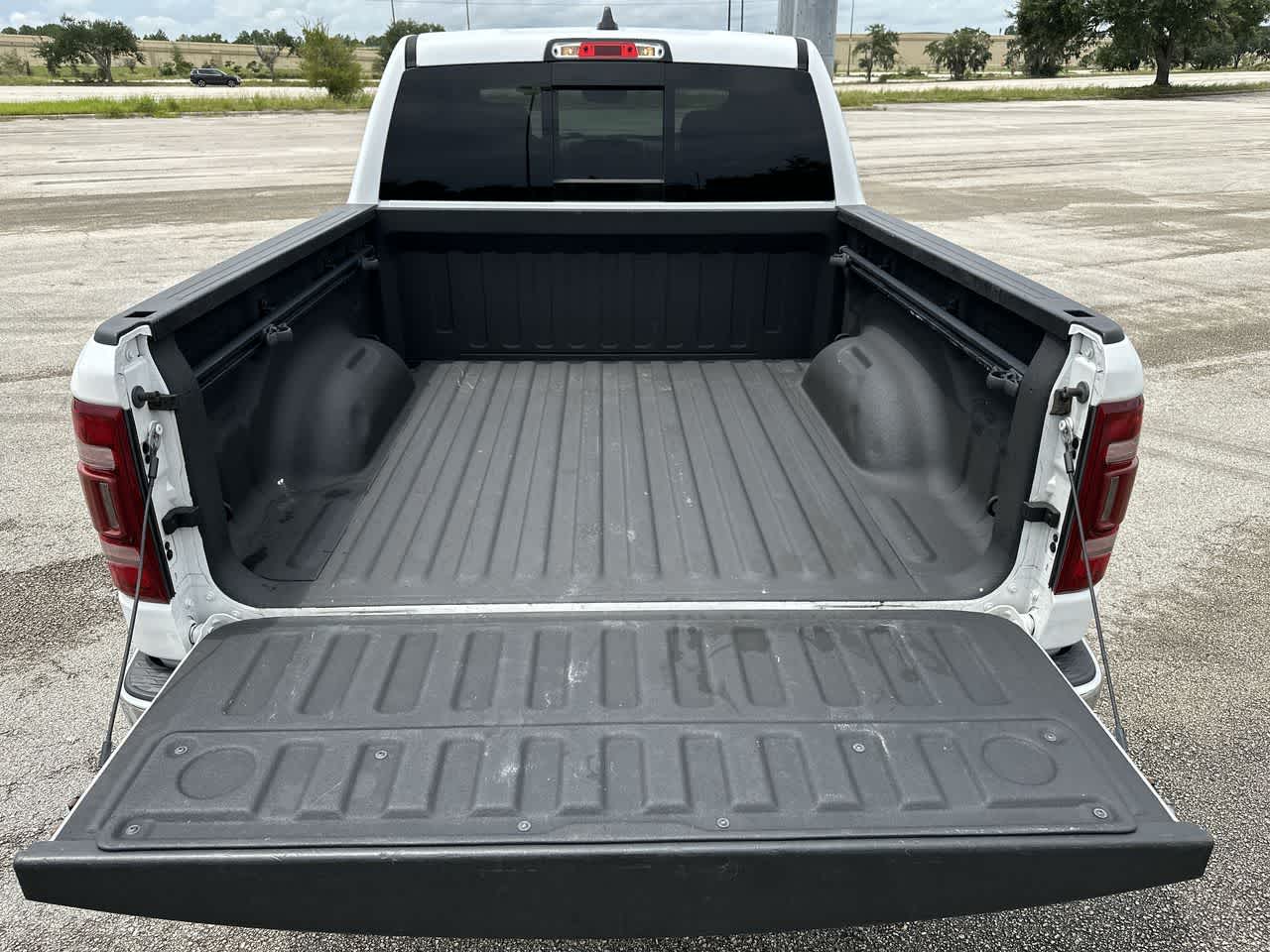RAM 1500 Limited Crew Cab 4x4 5'7' Caja 2020