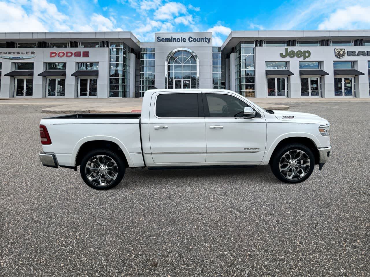 RAM 1500 Limited Crew Cab 4x4 5'7' Caja 2020