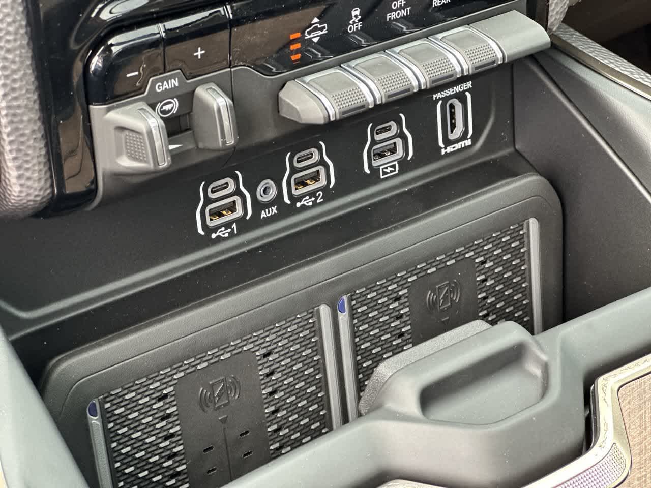 RAM 1500 de 2027, RAM 1500 LIMITED LONGHORN, cabina doble, 4x4, caja de 5'7'