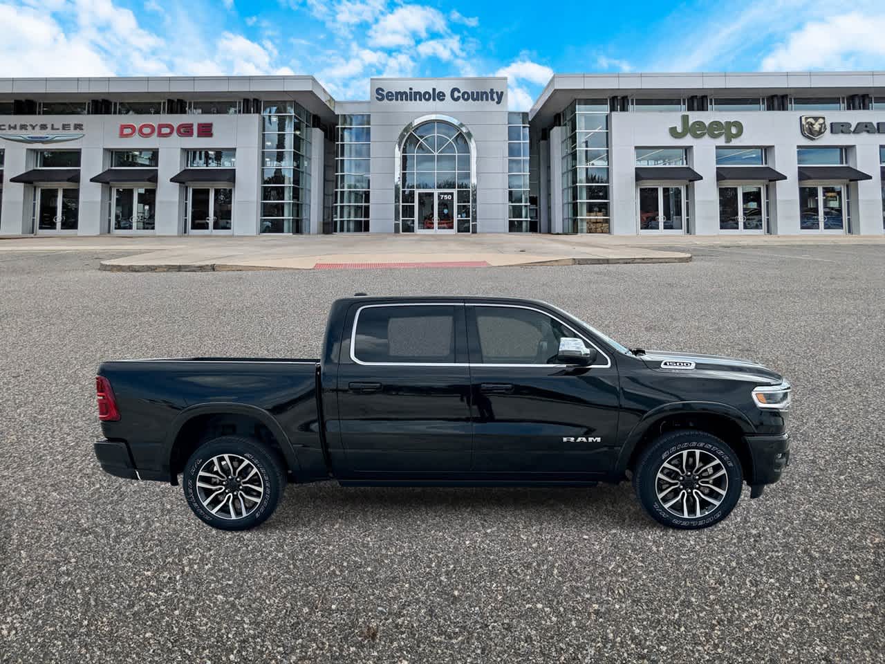 RAM 1500 de 2027, RAM 1500 LIMITED LONGHORN, cabina doble, 4x4, caja de 5'7'