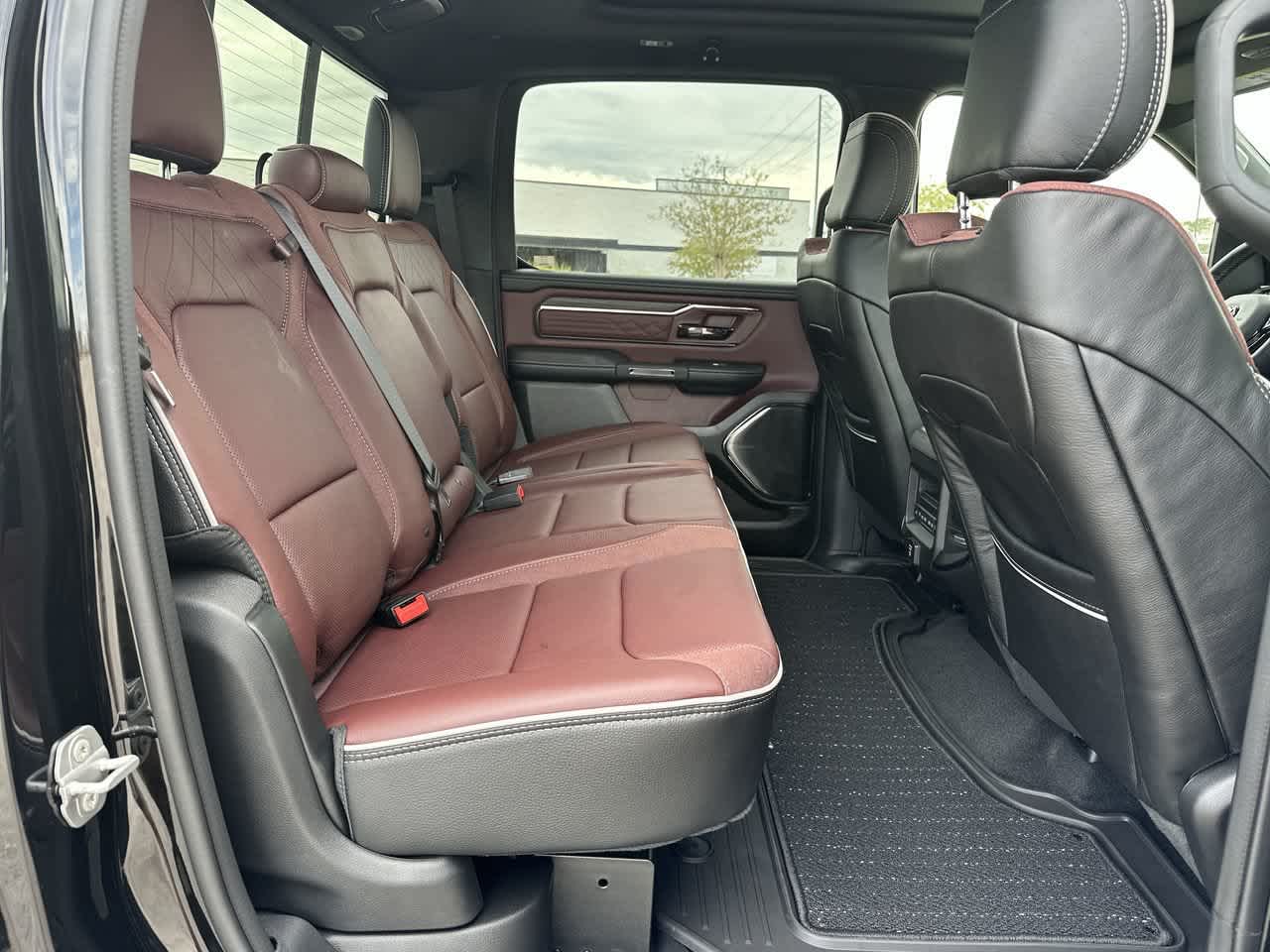 RAM 1500 de 2027, RAM 1500 LIMITED, cabina doble, 4x4, caja de 5'7'
