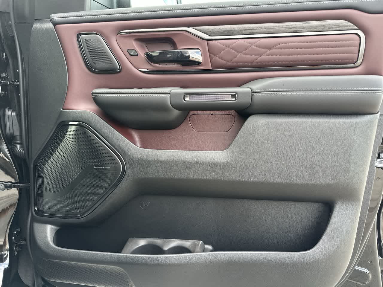 RAM 1500 de 2027, RAM 1500 LIMITED, cabina doble, 4x4, caja de 5'7'