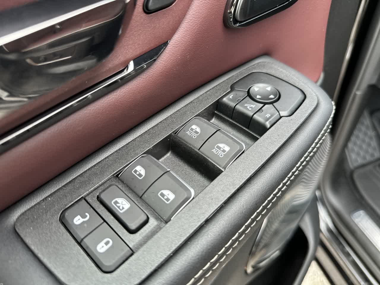 RAM 1500 de 2027, RAM 1500 LIMITED, cabina doble, 4x4, caja de 5'7'