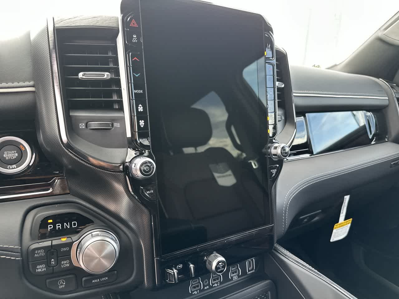 RAM 1500 de 2027, RAM 1500 LIMITED, cabina doble, 4x4, caja de 5'7'