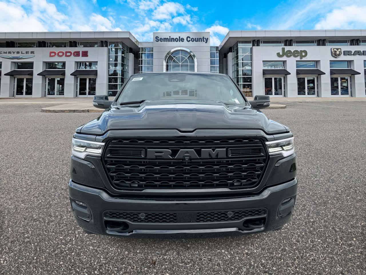 RAM 1500 de 2027, RAM 1500 LIMITED, cabina doble, 4x4, caja de 5'7'