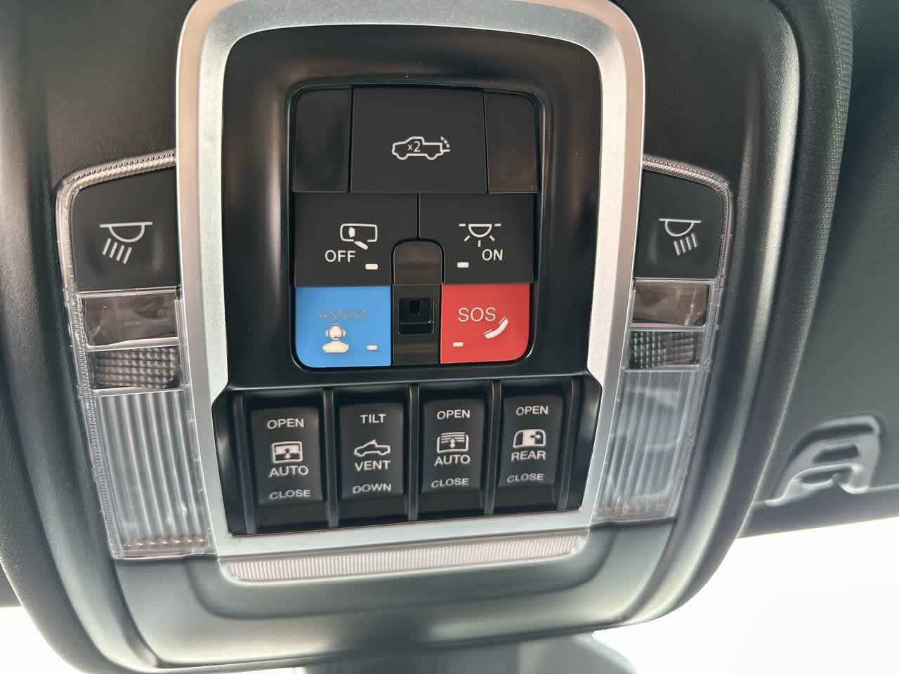 RAM 1500 de 2027, RAM 1500 LIMITED, cabina doble, 4x4, caja de 5'7'