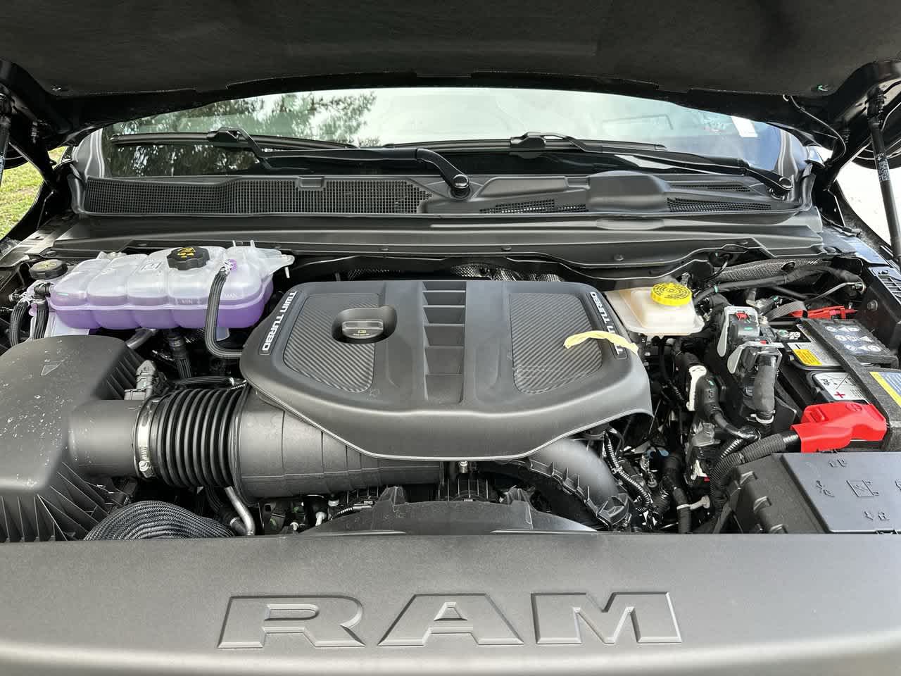 RAM 1500 de 2027, RAM 1500 LIMITED, cabina doble, 4x4, caja de 5'7'
