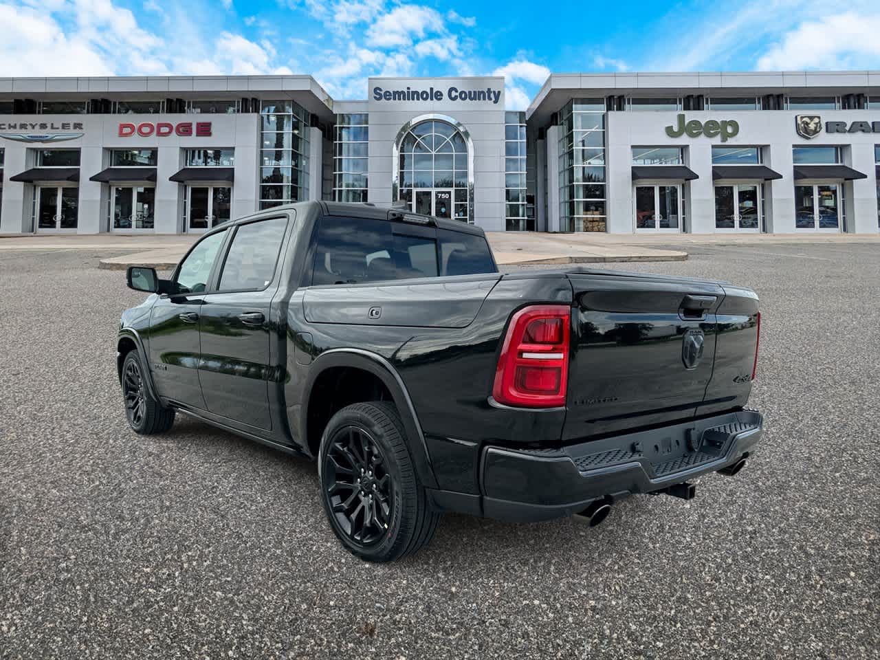 RAM 1500 de 2027, RAM 1500 LIMITED, cabina doble, 4x4, caja de 5'7'