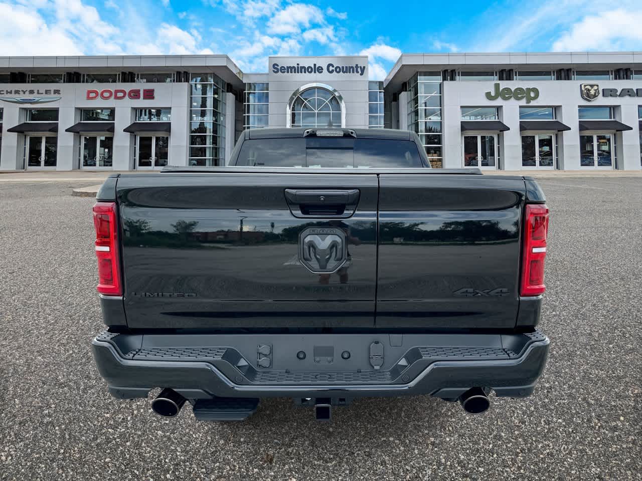 RAM 1500 de 2027, RAM 1500 LIMITED, cabina doble, 4x4, caja de 5'7'