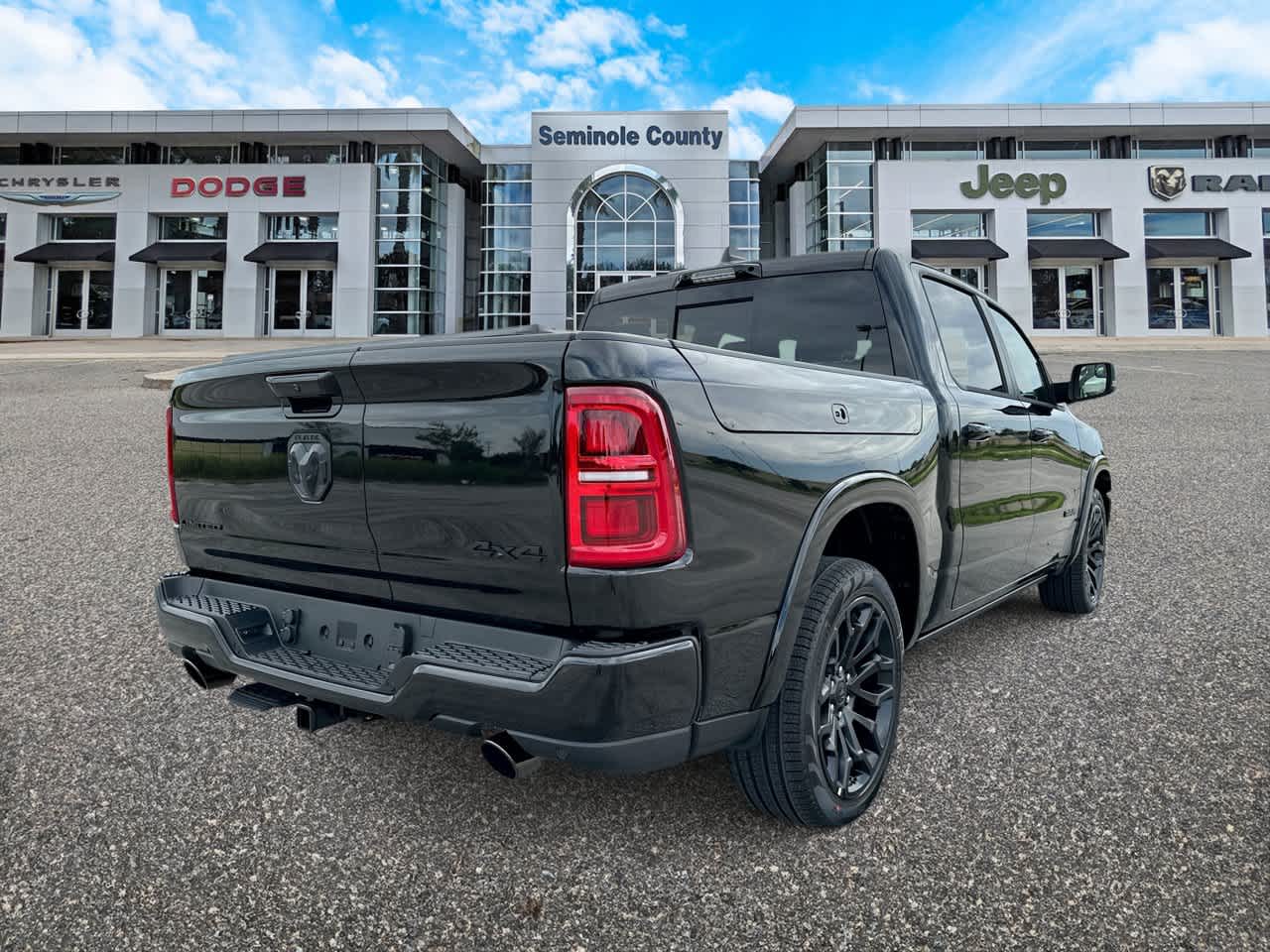 RAM 1500 de 2027, RAM 1500 LIMITED, cabina doble, 4x4, caja de 5'7'