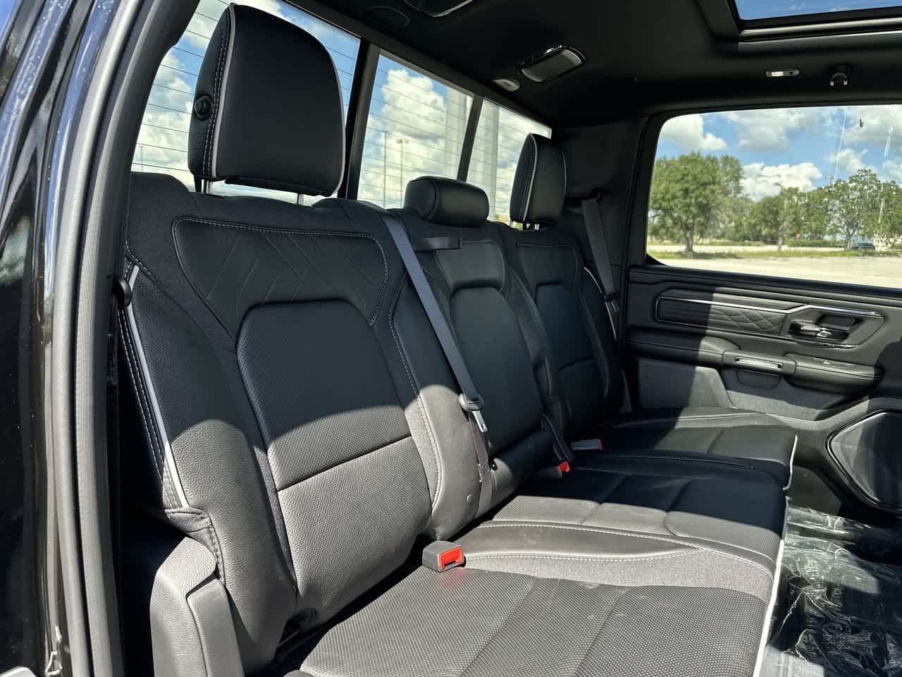 RAM 1500 de 2027, RAM 1500 LIMITED, cabina doble, 4x4, caja de 5'7'