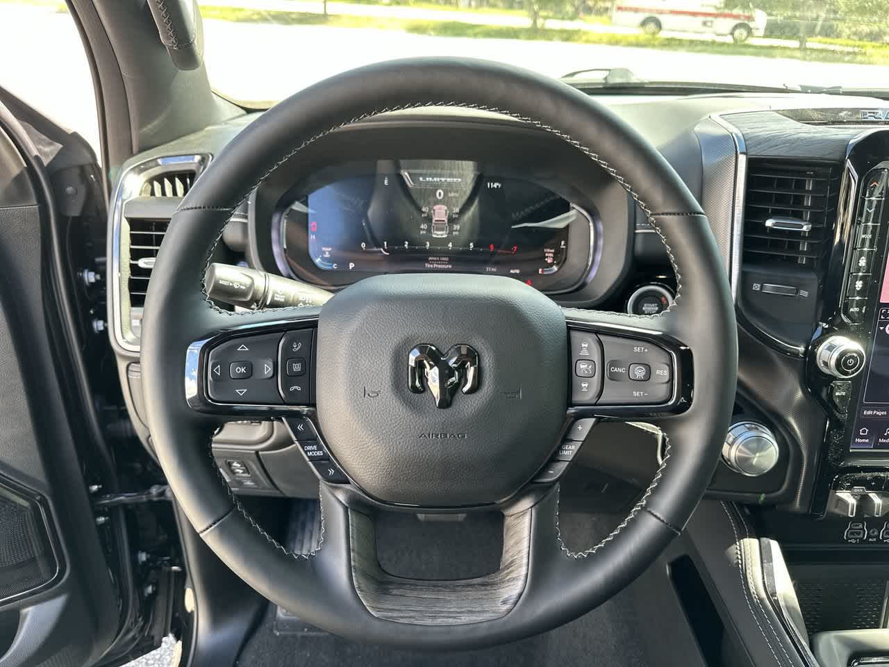 RAM 1500 de 2027, RAM 1500 LIMITED, cabina doble, 4x4, caja de 5'7'