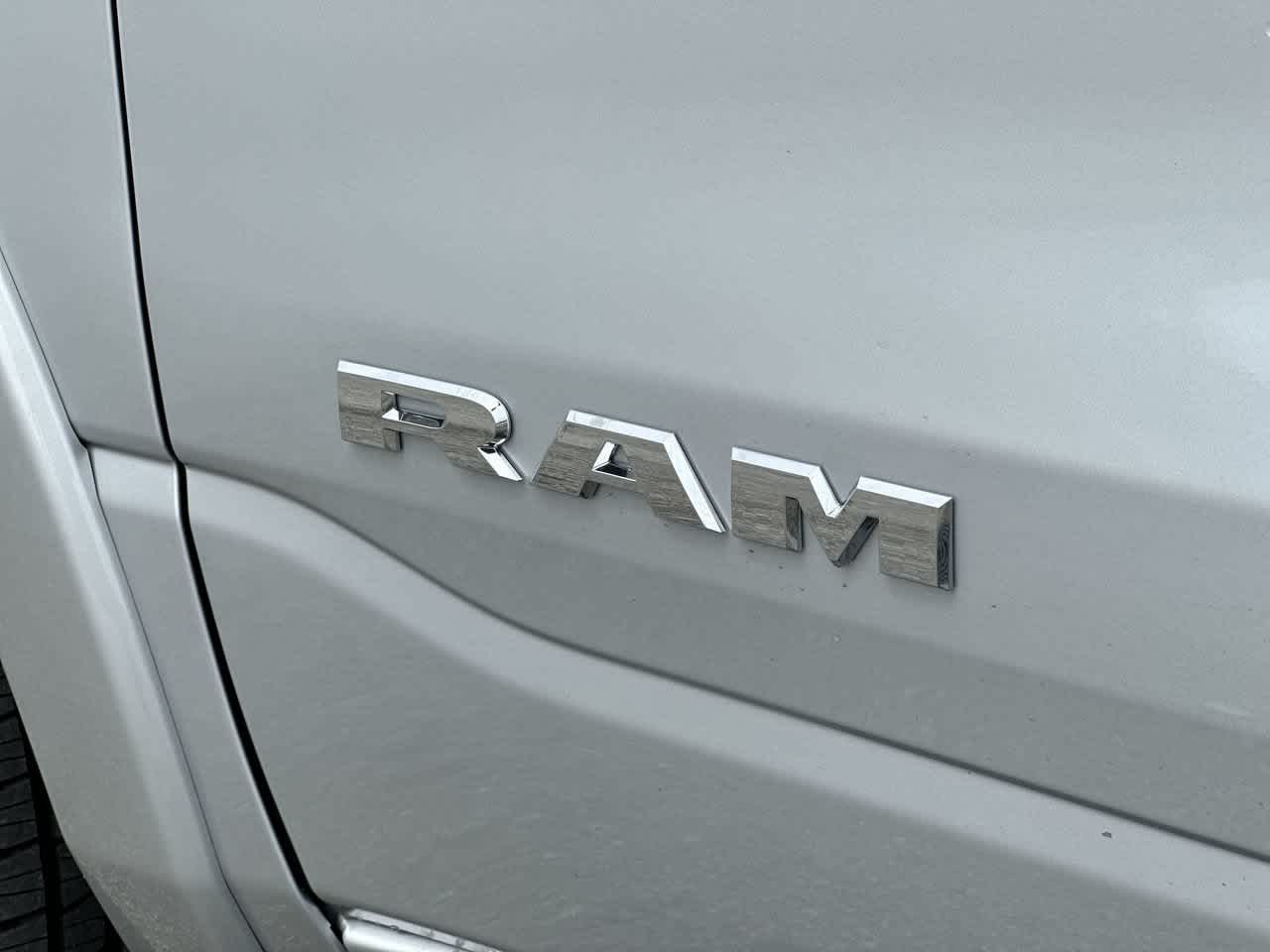 RAM 1500 de 2027, RAM 1500 LIMITED LONGHORN, cabina doble, 4x4, caja de 5'7'