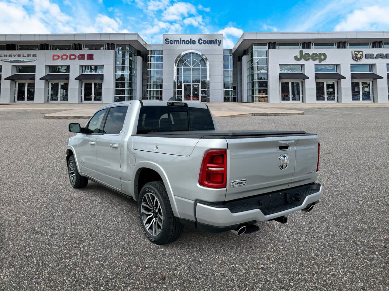 RAM 1500 de 2027, RAM 1500 LIMITED LONGHORN, cabina doble, 4x4, caja de 5'7'