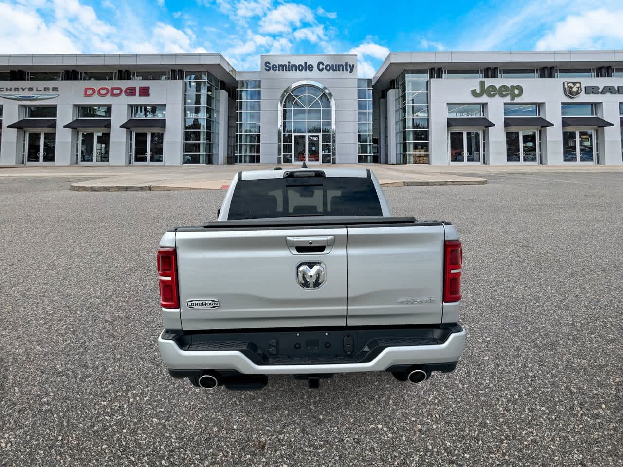 RAM 1500 de 2027, RAM 1500 LIMITED LONGHORN, cabina doble, 4x4, caja de 5'7'