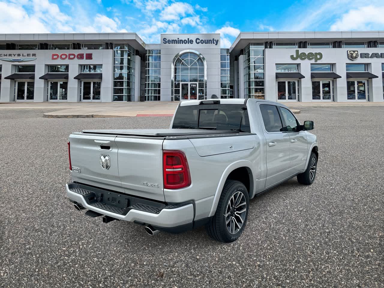 RAM 1500 de 2027, RAM 1500 LIMITED LONGHORN, cabina doble, 4x4, caja de 5'7'