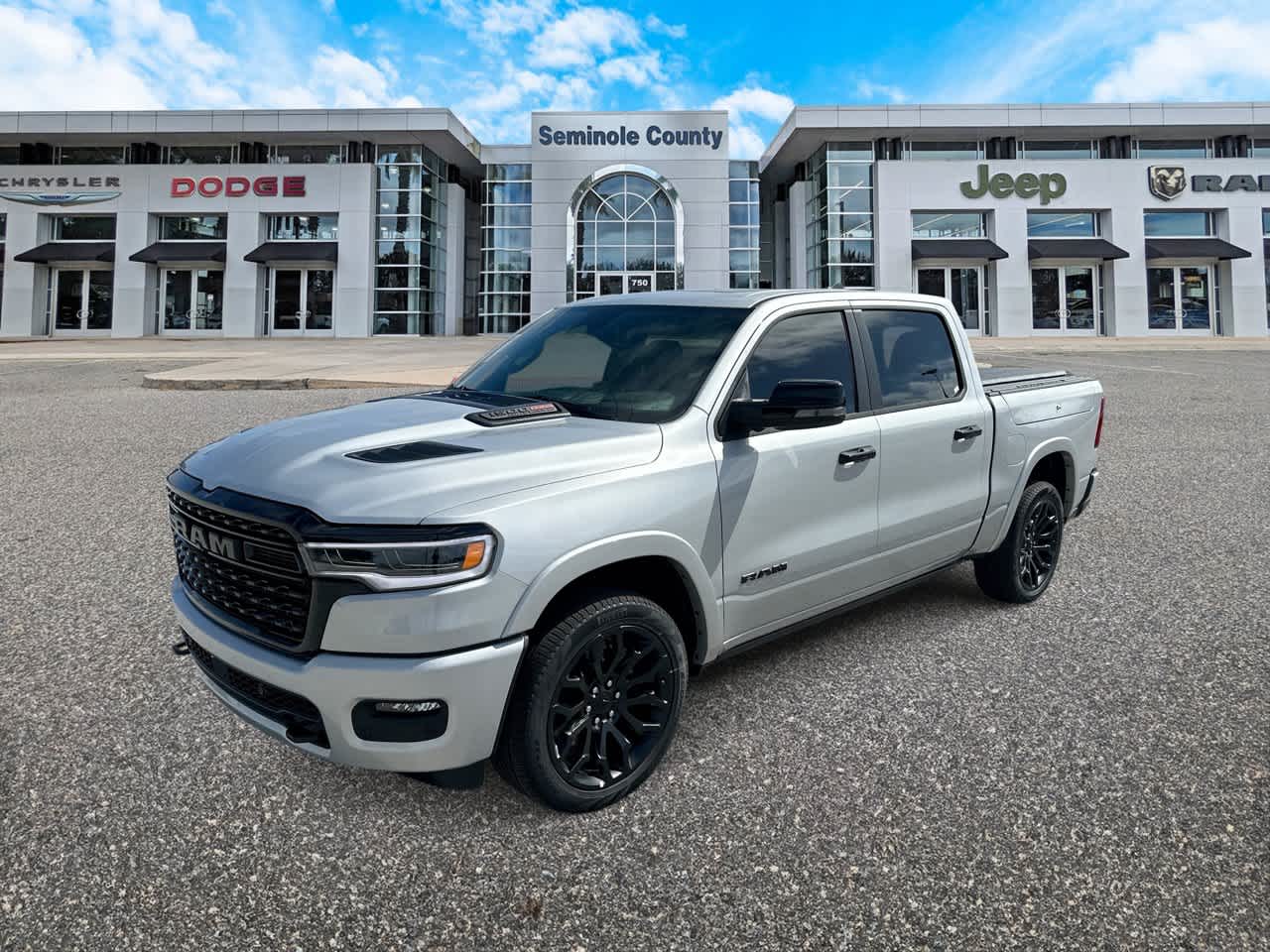 RAM 1500 de 2027, RAM 1500 LIMITED, cabina doble, 4x4, caja de 5'7'