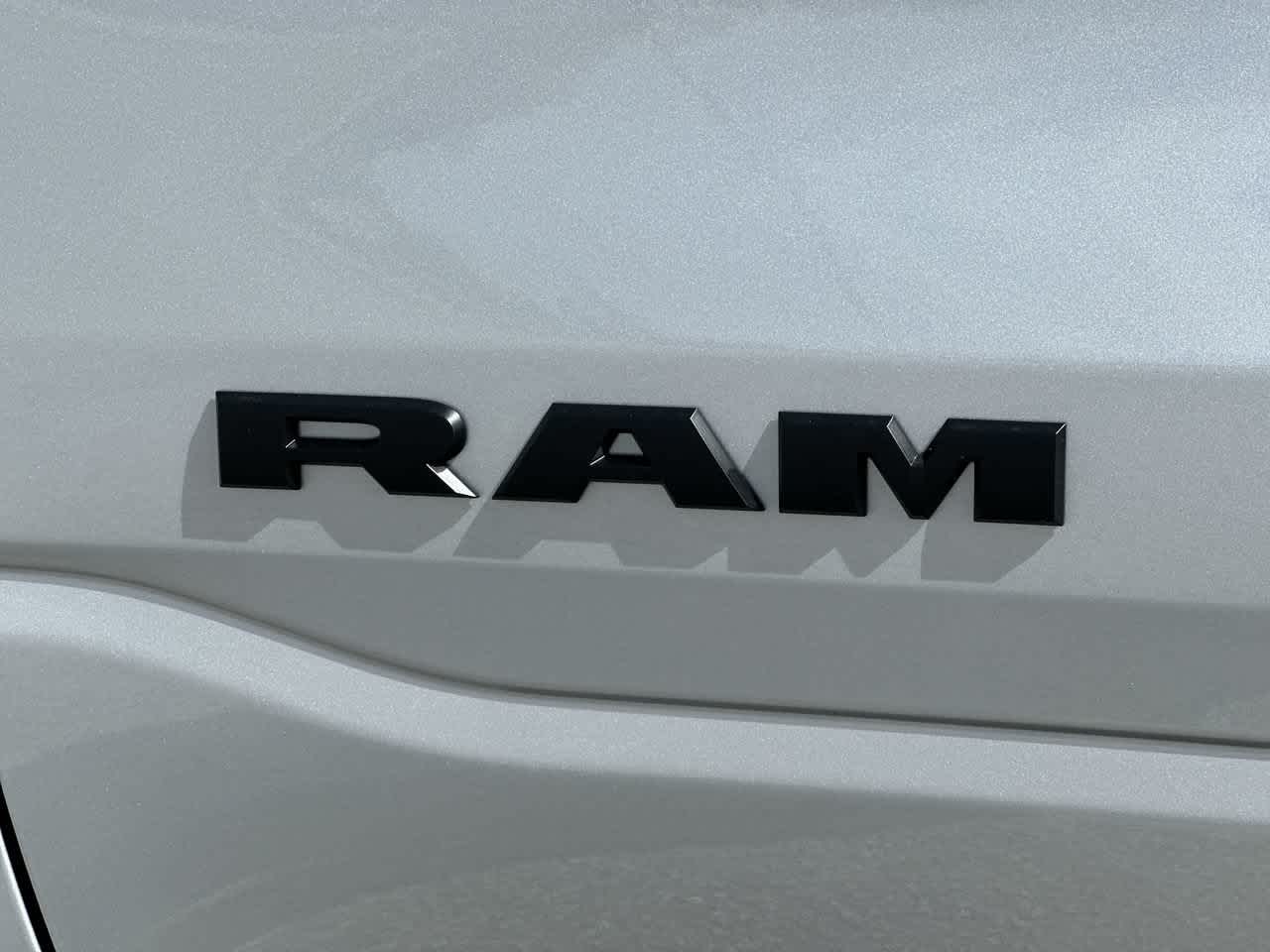 RAM 1500 de 2027, RAM 1500 LIMITED, cabina doble, 4x4, caja de 5'7'