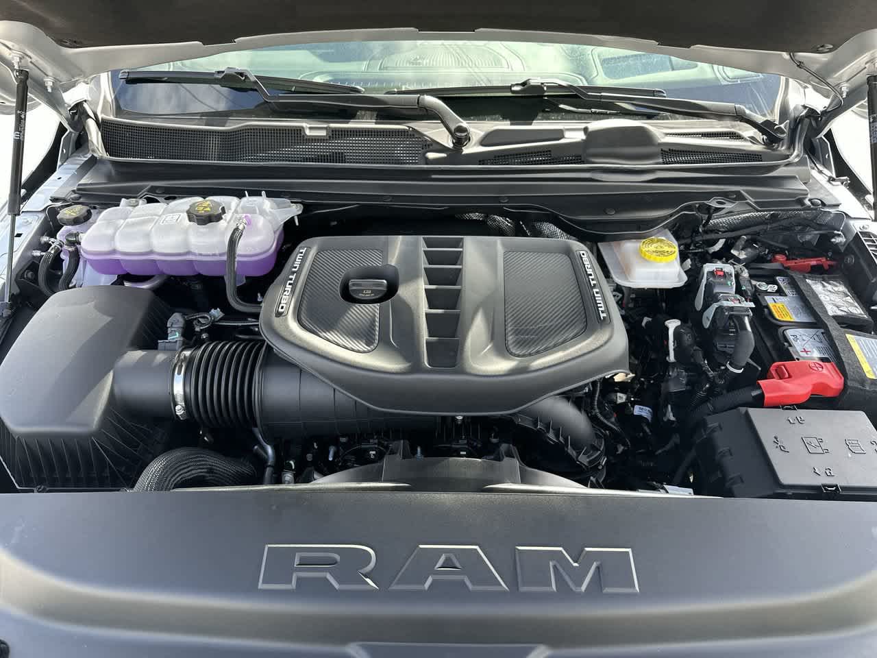 RAM 1500 de 2027, RAM 1500 LIMITED, cabina doble, 4x4, caja de 5'7'