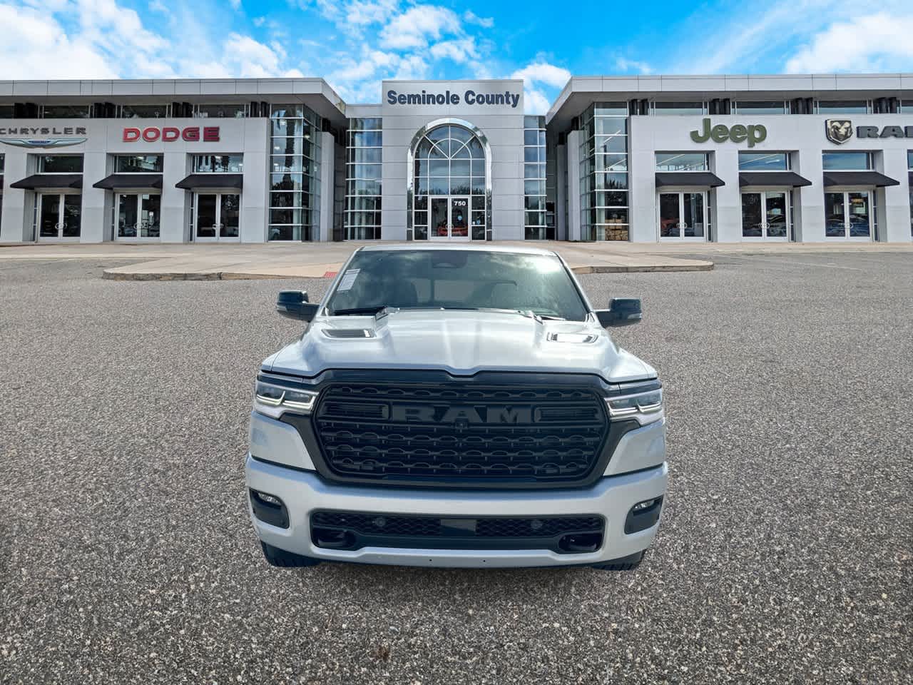 RAM 1500 de 2027, RAM 1500 LIMITED, cabina doble, 4x4, caja de 5'7'