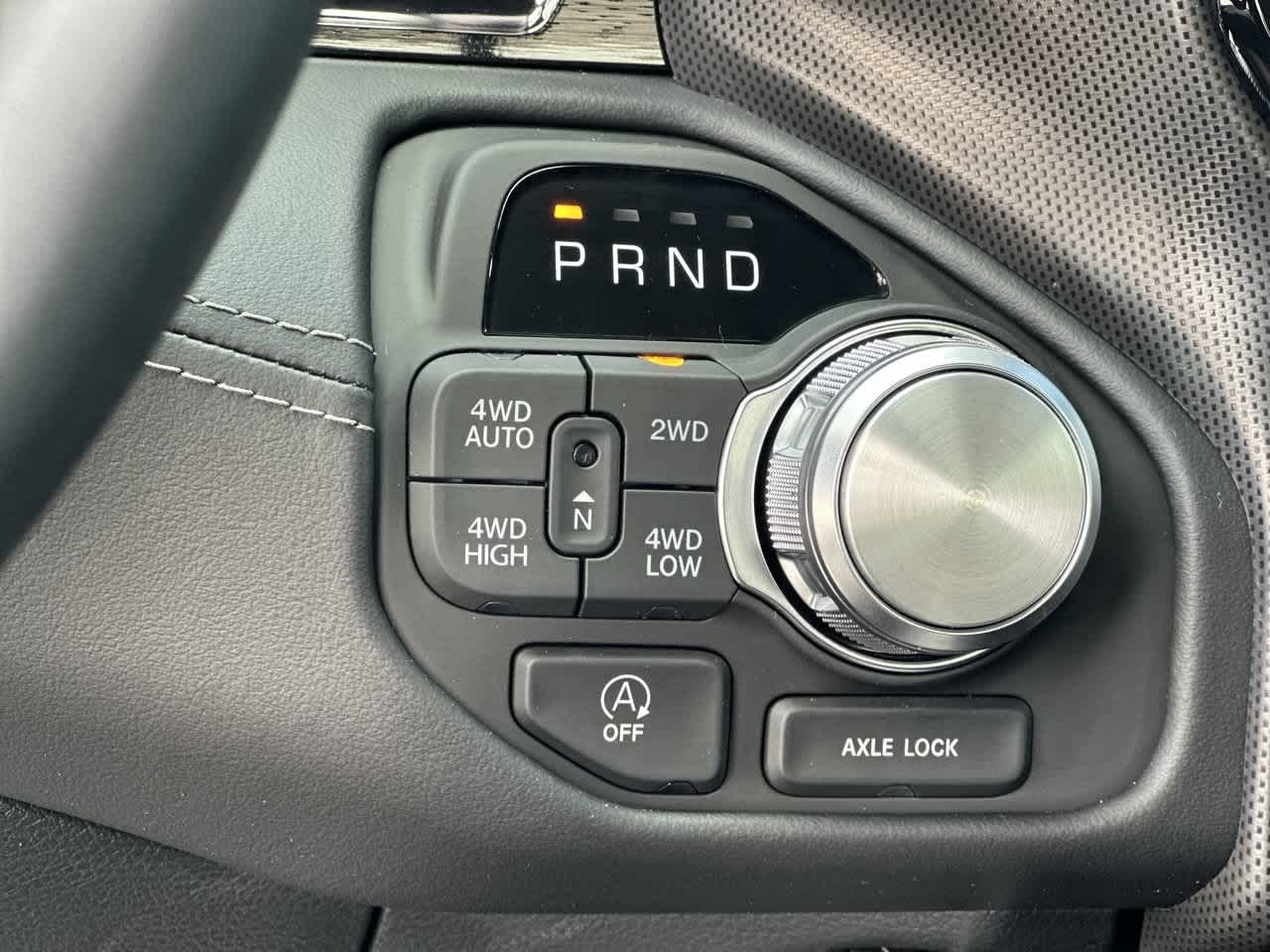 RAM 1500 de 2027, RAM 1500 LIMITED, cabina doble, 4x4, caja de 5'7'