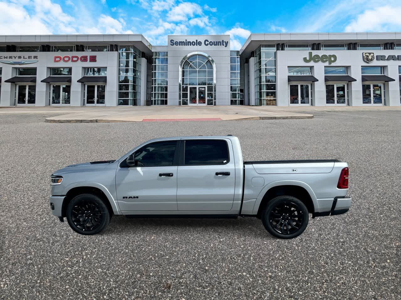 RAM 1500 de 2027, RAM 1500 LIMITED, cabina doble, 4x4, caja de 5'7'