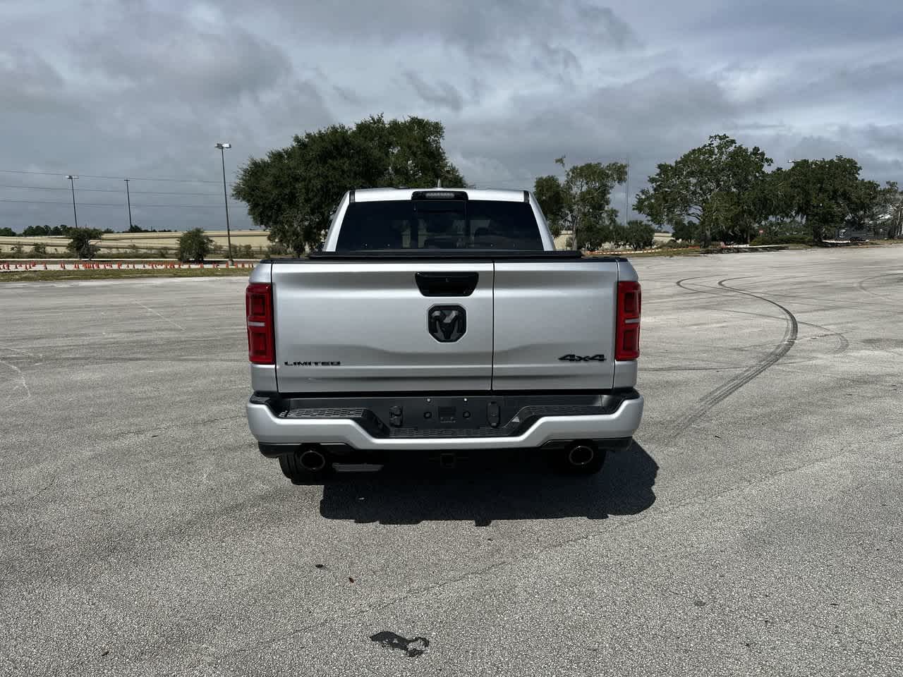 RAM 1500 de 2027, RAM 1500 LIMITED, cabina doble, 4x4, caja de 5'7'