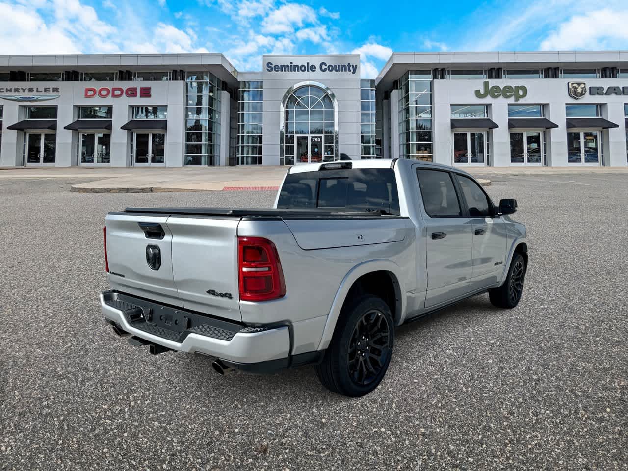RAM 1500 de 2027, RAM 1500 LIMITED, cabina doble, 4x4, caja de 5'7'