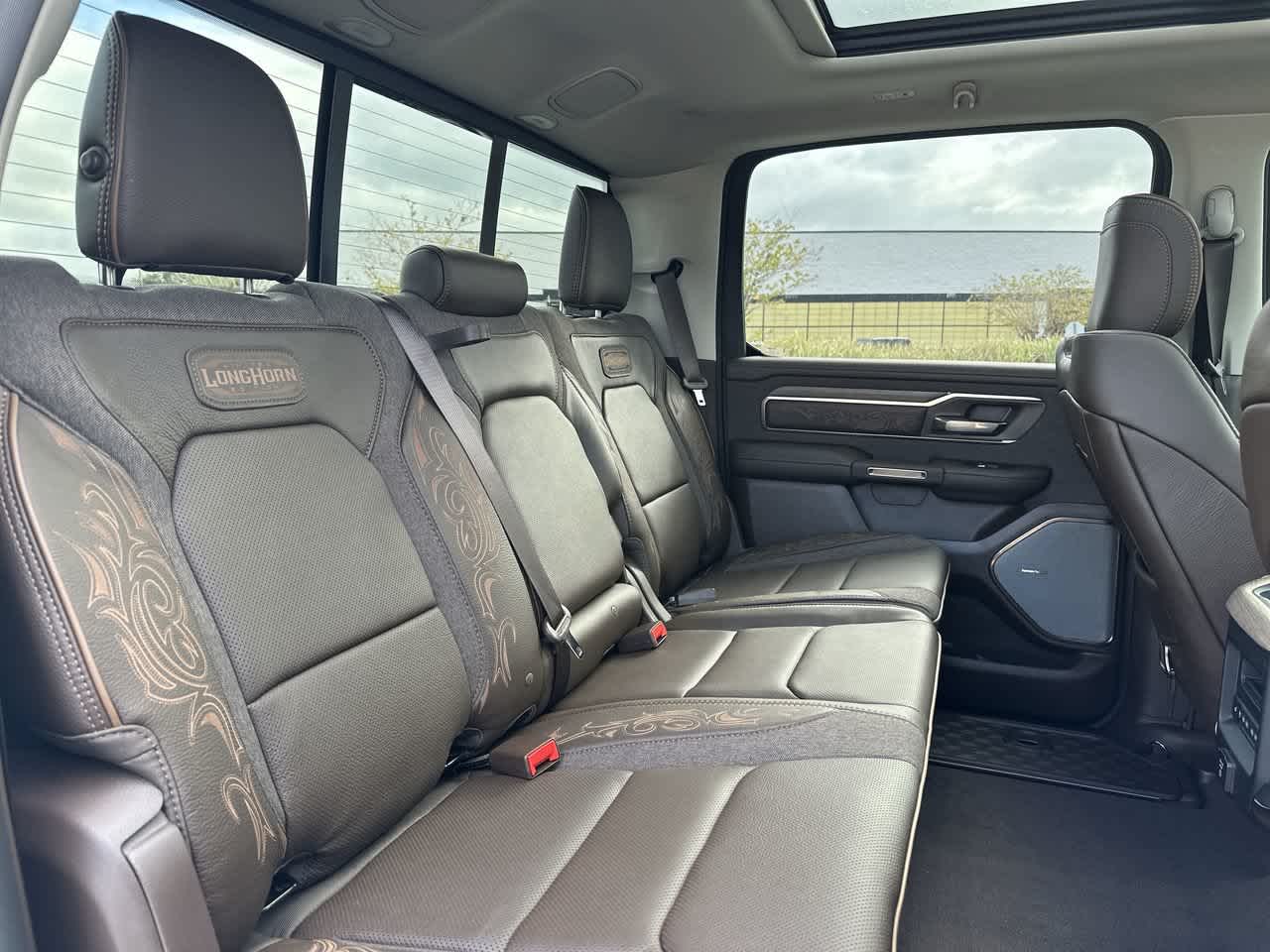 RAM 1500 de 2027, RAM 1500 LIMITED LONGHORN, cabina doble, 4x4, caja de 5'7'