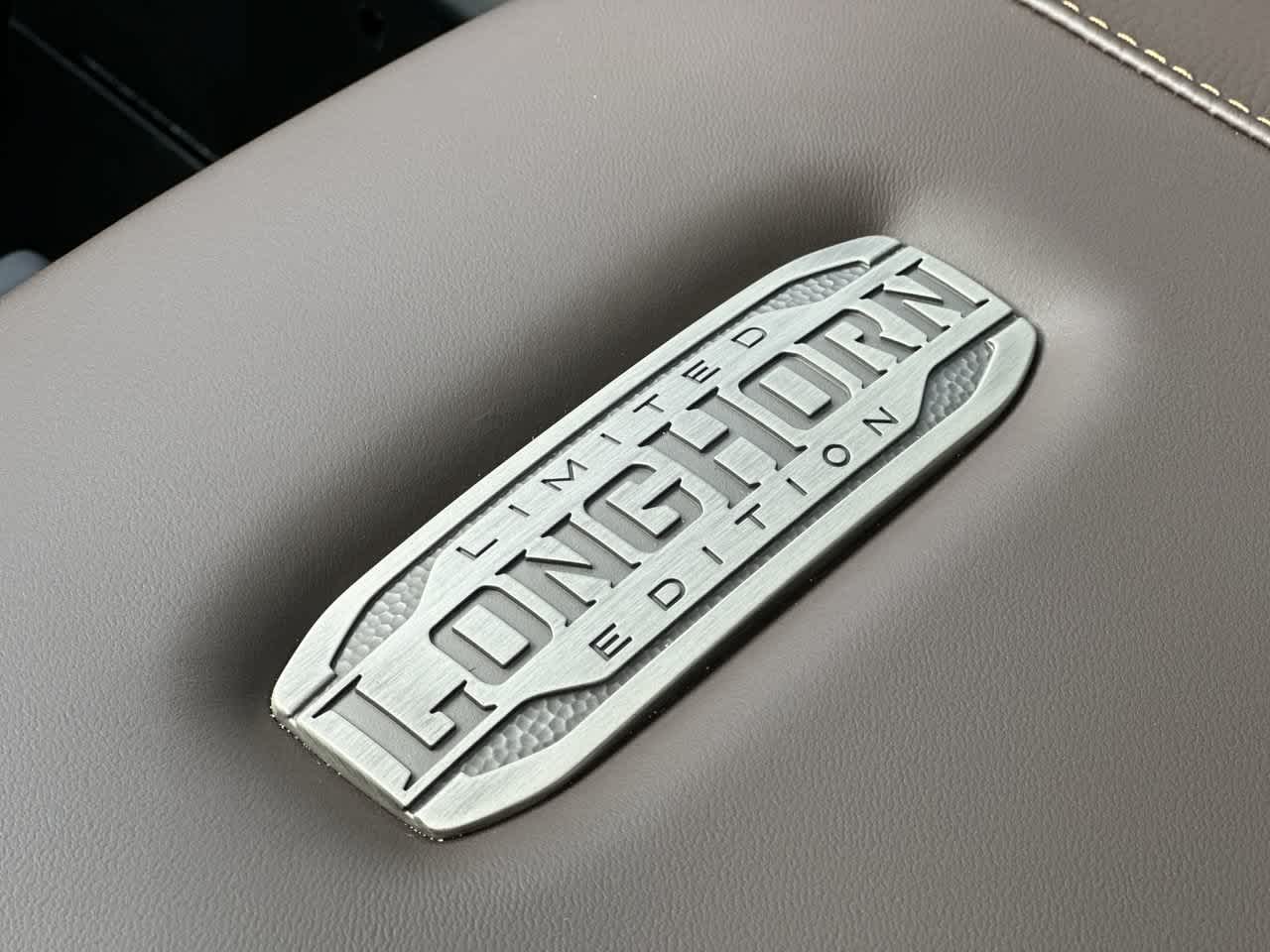 RAM 1500 de 2027, RAM 1500 LIMITED LONGHORN, cabina doble, 4x4, caja de 5'7'