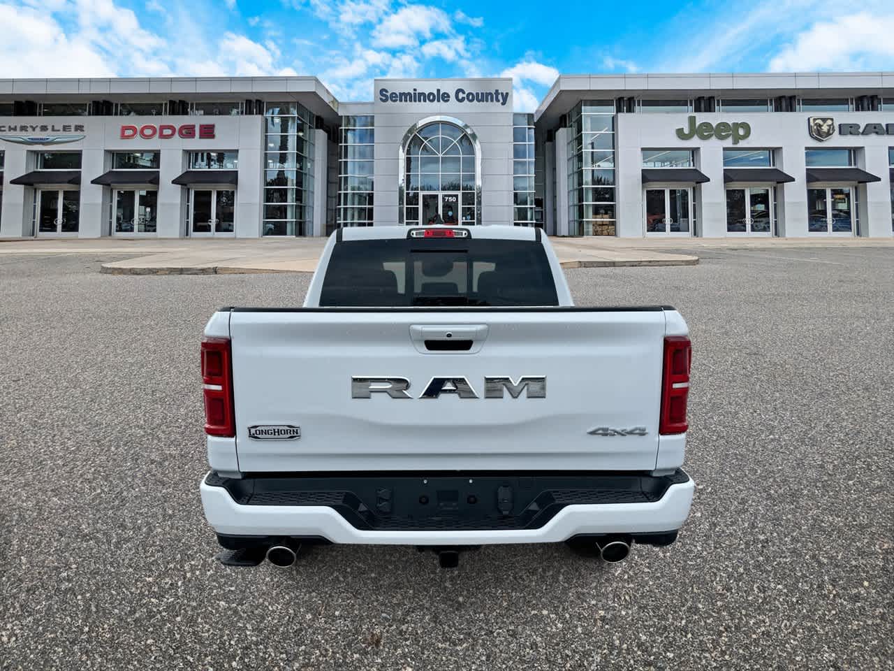 RAM 1500 de 2027, RAM 1500 LIMITED LONGHORN, cabina doble, 4x4, caja de 5'7'