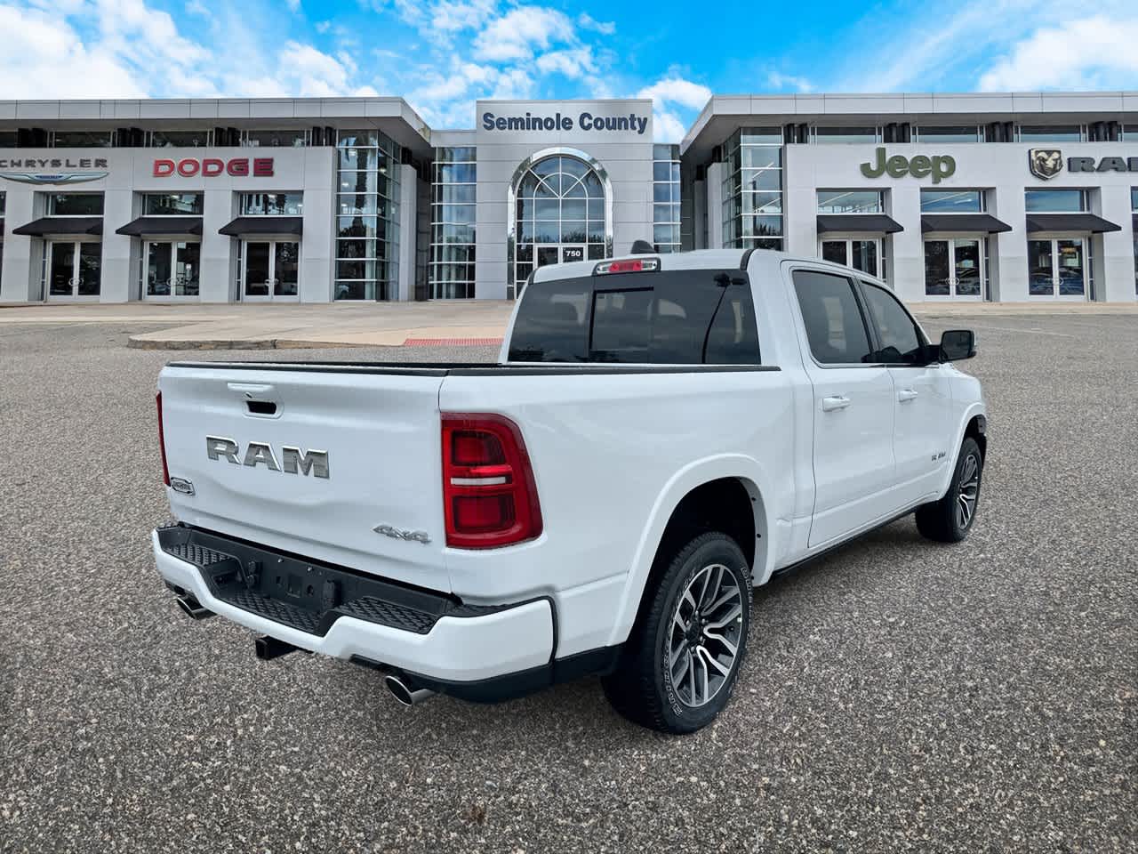 RAM 1500 de 2027, RAM 1500 LIMITED LONGHORN, cabina doble, 4x4, caja de 5'7'