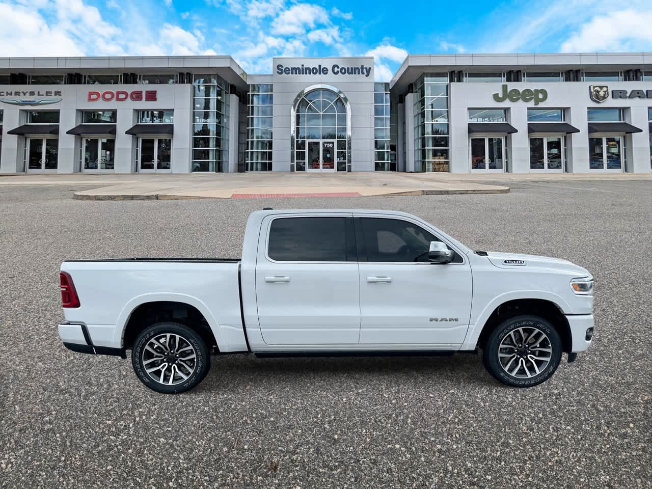 RAM 1500 de 2027, RAM 1500 LIMITED LONGHORN, cabina doble, 4x4, caja de 5'7'