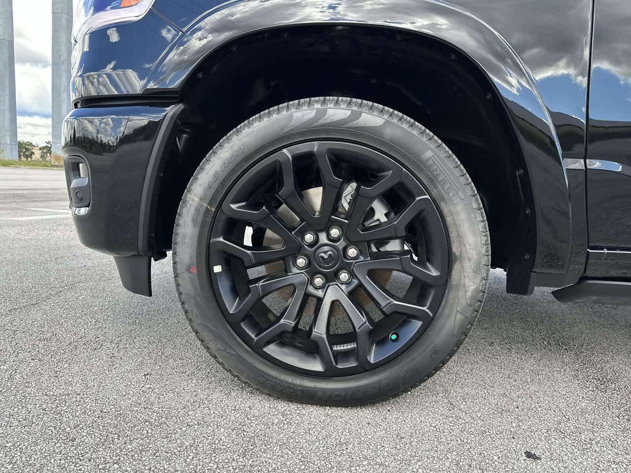 RAM 1500 de 2027, RAM 1500 LIMITED, cabina doble, 4x4, caja de 5'7'