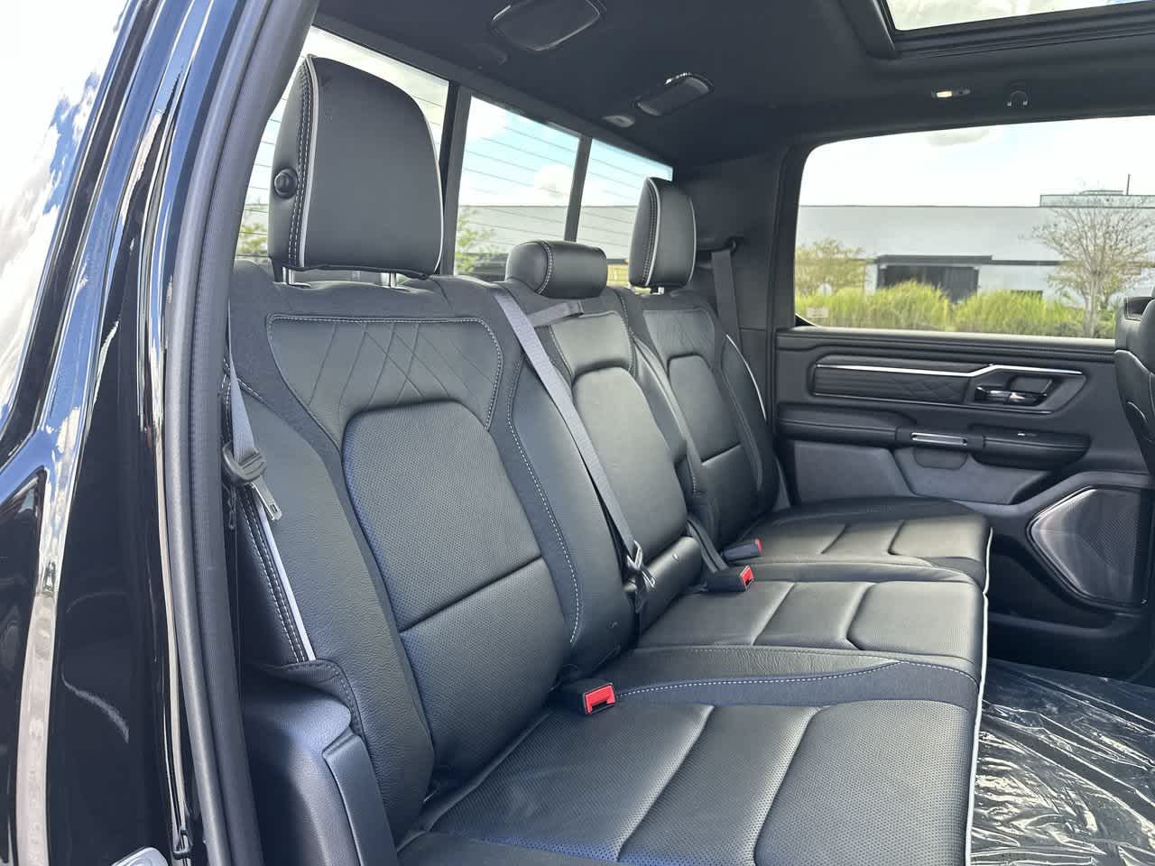 RAM 1500 de 2027, RAM 1500 LIMITED, cabina doble, 4x4, caja de 5'7'
