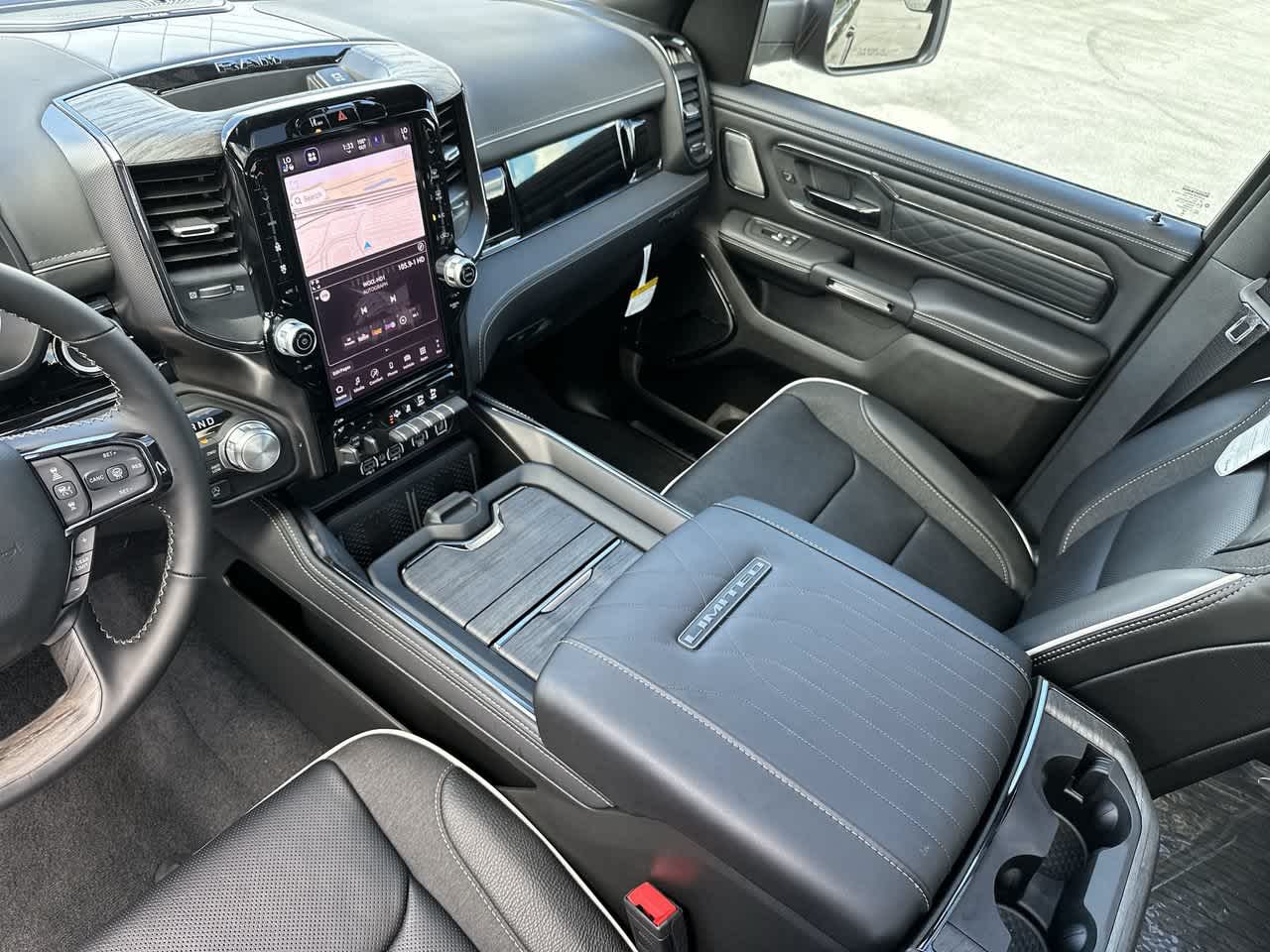 RAM 1500 de 2027, RAM 1500 LIMITED, cabina doble, 4x4, caja de 5'7'