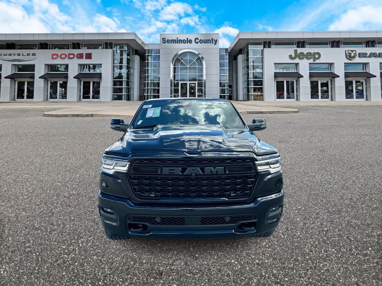 RAM 1500 de 2027, RAM 1500 LIMITED, cabina doble, 4x4, caja de 5'7'