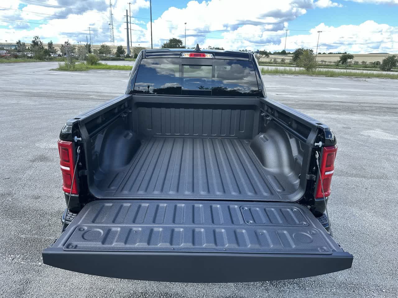 RAM 1500 de 2027, RAM 1500 LIMITED, cabina doble, 4x4, caja de 5'7'