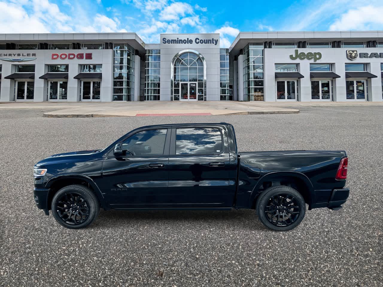 RAM 1500 de 2027, RAM 1500 LIMITED, cabina doble, 4x4, caja de 5'7'