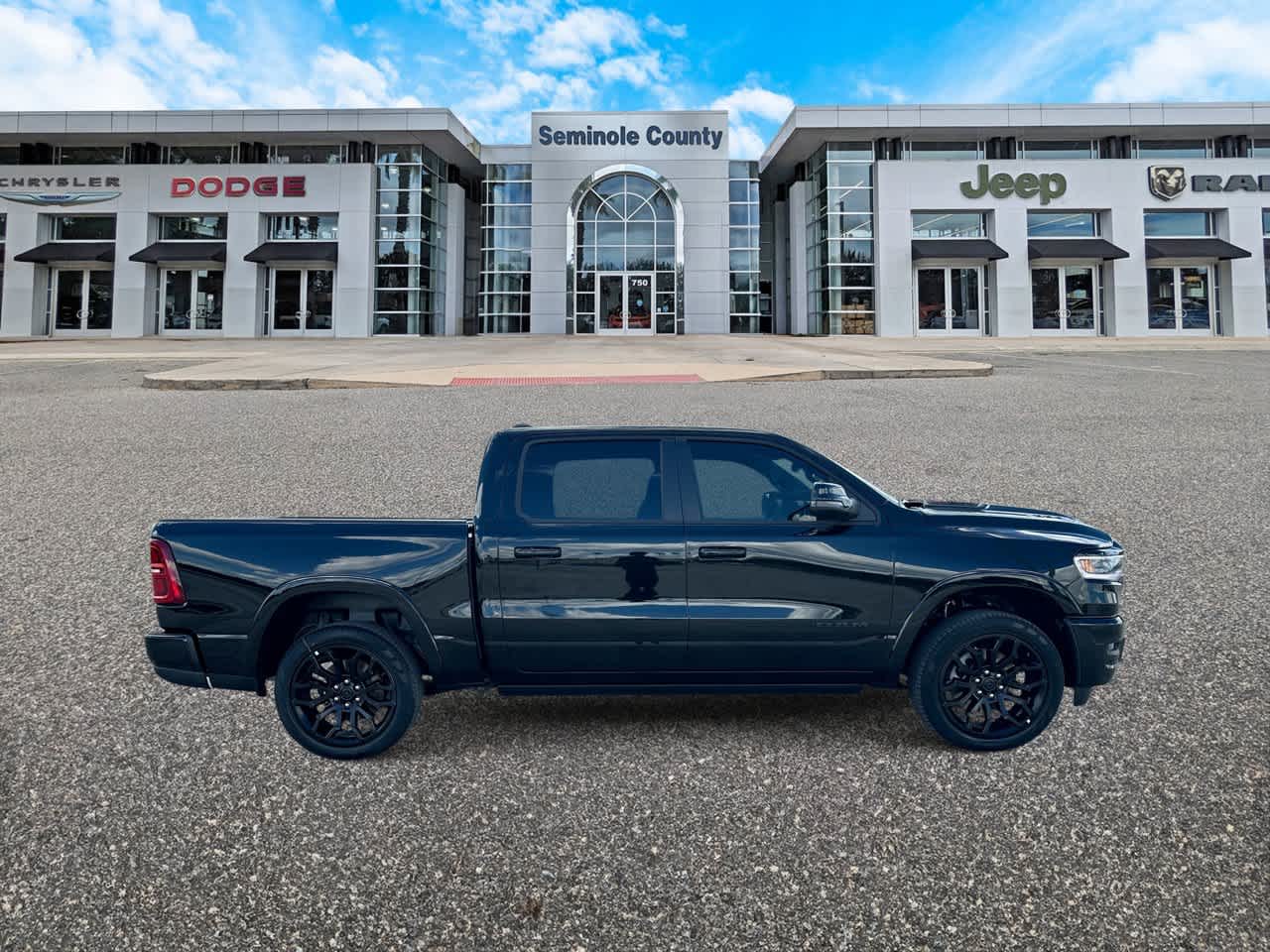 RAM 1500 de 2027, RAM 1500 LIMITED, cabina doble, 4x4, caja de 5'7'